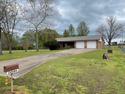 Countryside Home With Big Yard In Southeastern Oklahoma - image 3