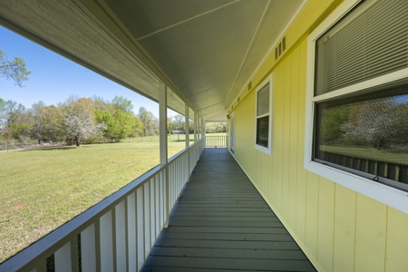 Country Home with Acreage Near Lindale Texas in Smith County - image 9