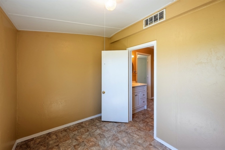 Country Home with Acreage Near Lindale Texas in Smith County - image 37
