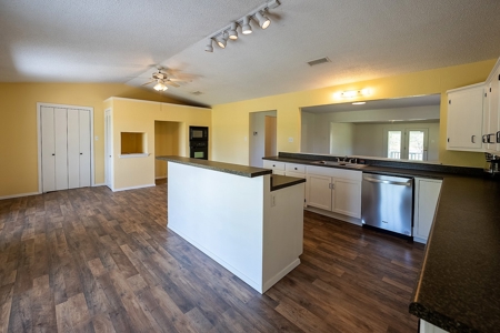 Country Home with Acreage Near Lindale Texas in Smith County - image 16