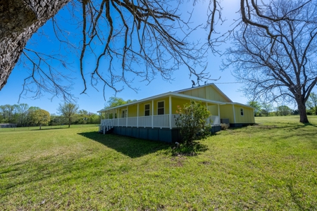 Country Home with Acreage Near Lindale Texas in Smith County - image 3