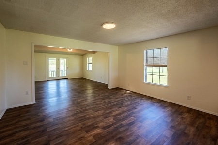 Country Home with Acreage Near Lindale Texas in Smith County - image 20