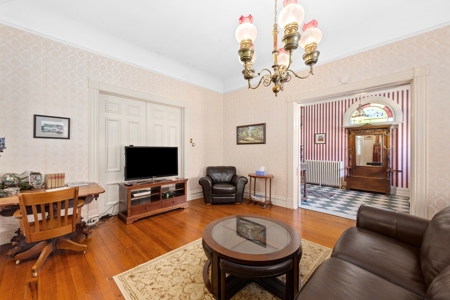 Stunning 3 Story Historic Mansion in Hermann, MO - image 41