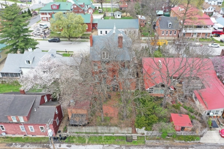 Stunning 3 Story Historic Mansion in Hermann, MO - image 3