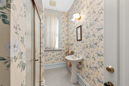 Stunning 3 Story Historic Mansion in Hermann, MO - image 27
