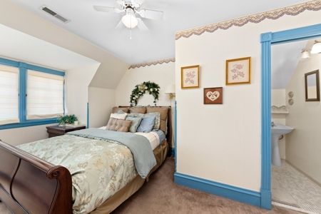 Stunning 3 Story Historic Mansion in Hermann, MO - image 12