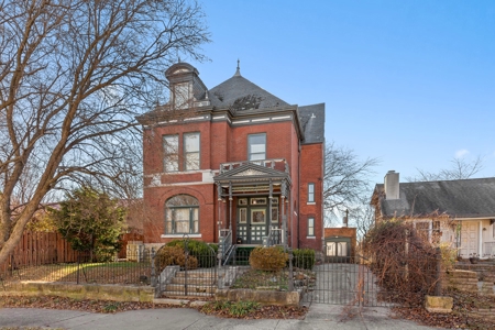 Stunning 3 Story Historic Mansion in Hermann, MO - image 1