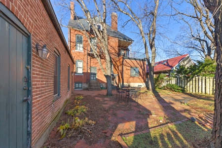 Stunning 3 Story Historic Mansion in Hermann, MO - image 50