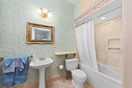 Stunning 3 Story Historic Mansion in Hermann, MO - image 26