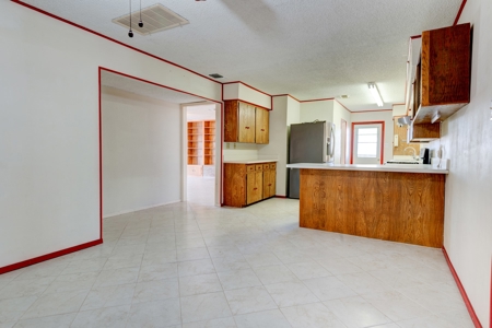 Large home and land near Mertzon, Texas - image 8