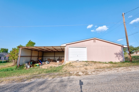 Large home and land near Mertzon, Texas - image 36