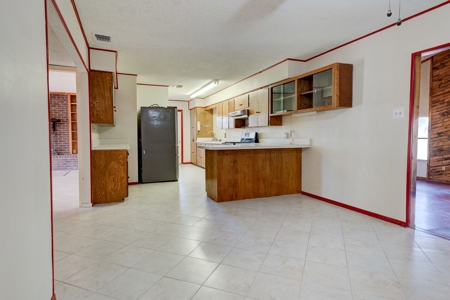 Large home and land near Mertzon, Texas - image 7