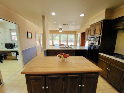 Large Country Home and Land in Central West Texas - image 14