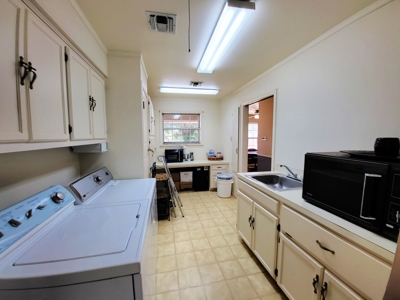 Large Country Home and Land in Central West Texas - image 6