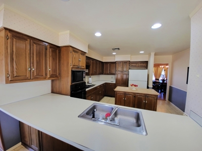 Large Country Home and Land in Central West Texas - image 11