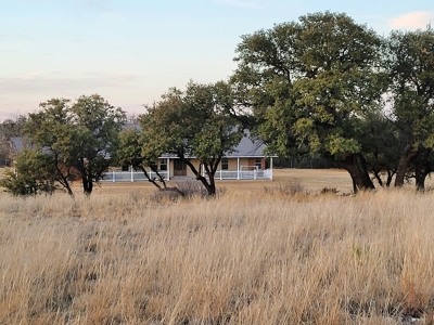 Large Country Home and Land in Central West Texas - image 15