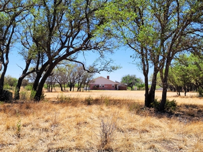 Large Country Home and Land in Central West Texas - image 28