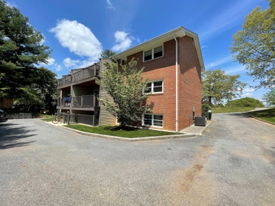 Apartment Building for Sale in Radford VA! - image 4