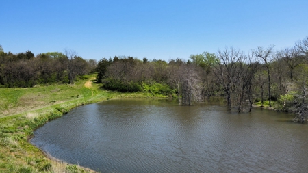 Trophy Class Hunting Property in Southern Iowa - image 35