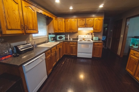 4 BR, 2 BA Home in Bean Station, TN For Sale - image 39