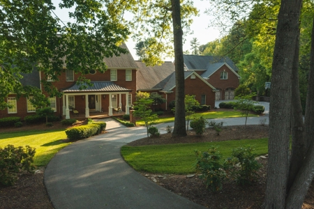 Beautiful Luxury Home with Pool for Sale in Wilkesboro NC! - image 2