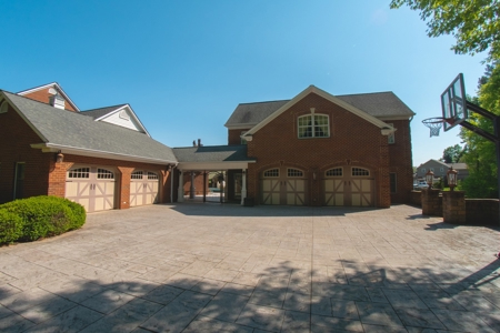 Beautiful Luxury Home with Pool for Sale in Wilkesboro NC! - image 37