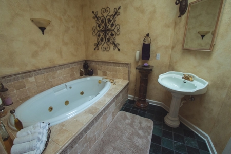 Beautiful Luxury Home with Pool for Sale in Wilkesboro NC! - image 20