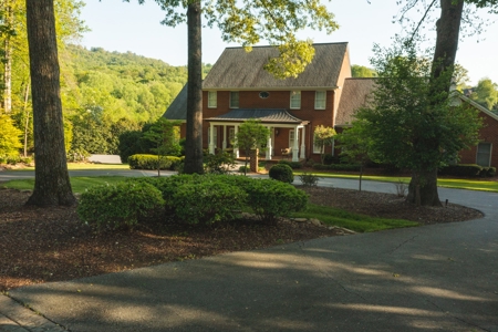 Beautiful Luxury Home with Pool for Sale in Wilkesboro NC! - image 3