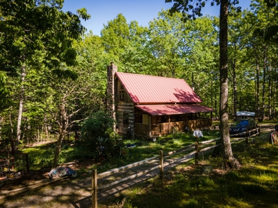 Hand Hewn Log Cabin For Sale in Kings Mountain NC - image 9