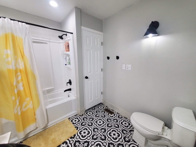 Beautifully Remodeled 3 Bed 2 Bath Home On 5.69 Acres - image 33