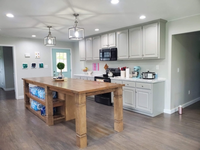 Beautifully Remodeled 3 Bed 2 Bath Home On 5.69 Acres - image 12