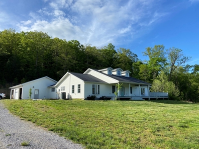 Beautifully Remodeled 3 Bed 2 Bath Home On 5.69 Acres - image 2