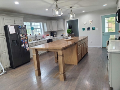 Beautifully Remodeled 3 Bed 2 Bath Home On 5.69 Acres - image 15
