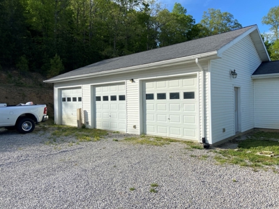 Beautifully Remodeled 3 Bed 2 Bath Home On 5.69 Acres - image 10