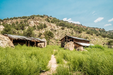 Colorado Cattle Ranch - 2 Homes & 9000 Acres Blm Leases - image 36