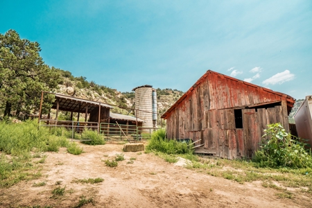 Colorado Cattle Ranch - 2 Homes & 9000 Acres Blm Leases - image 35