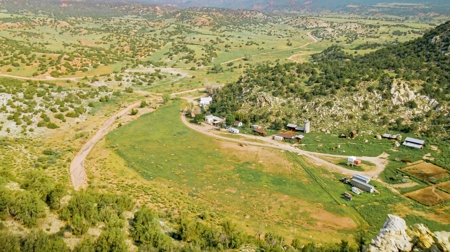 Colorado Cattle Ranch - 2 Homes & 9000 Acres Blm Leases - image 2