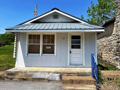 Ozarks Beauty Shop For Sale - image 1