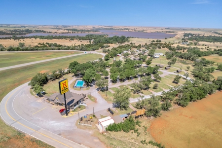 Commercial Property  For Sale Near Elk City, Oklahoma - image 3