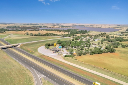 Commercial Property  For Sale Near Elk City, Oklahoma - image 2