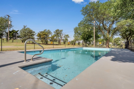 Commercial Property  For Sale Near Elk City, Oklahoma - image 19