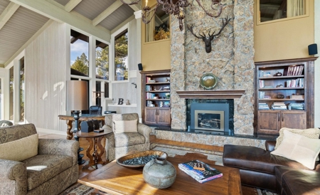 One of a Kind Mountain Home - image 12