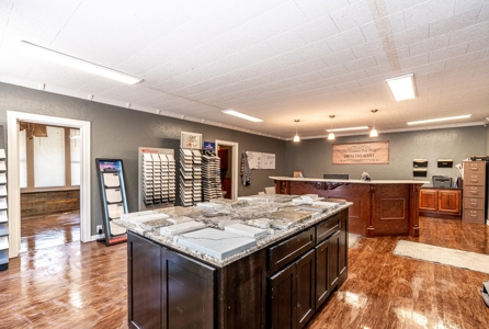 Business & Office Warehouse Building For Sale Paris Texas - image 12