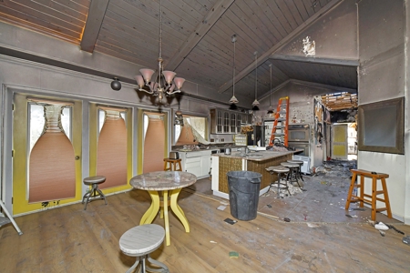 Potential Investment Property for Sale in the Colorado - image 13
