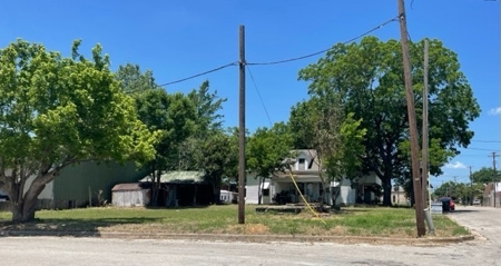 Large Commercial Corner Lot close to Downtown, Cameron, TX - image 3