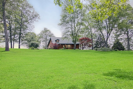 Hunter's Paradise in the MO Ozarks with Home and 200+ acres - image 1
