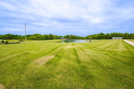 Country Home and 15 acres in Southeast Indiana - image 2