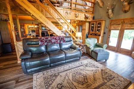 Country Home and 15 acres in Southeast Indiana - image 35