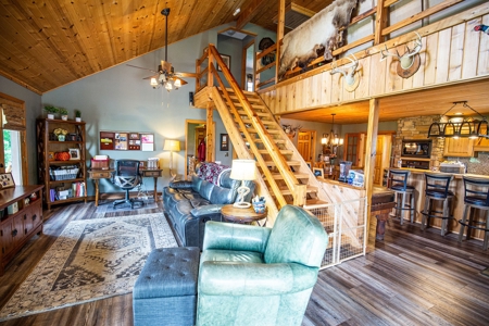 Country Home and 15 acres in Southeast Indiana - image 36