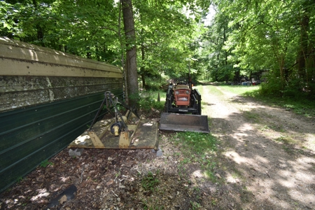 AUCTION Home on 18 +/- Acres & personal Property - image 6